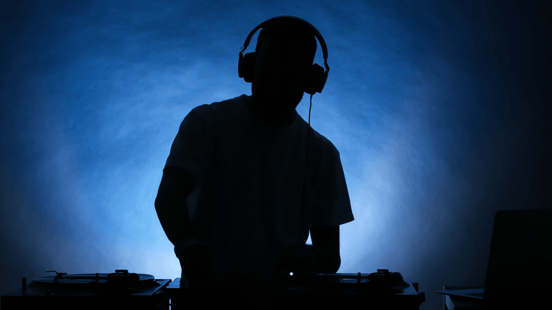 DJ