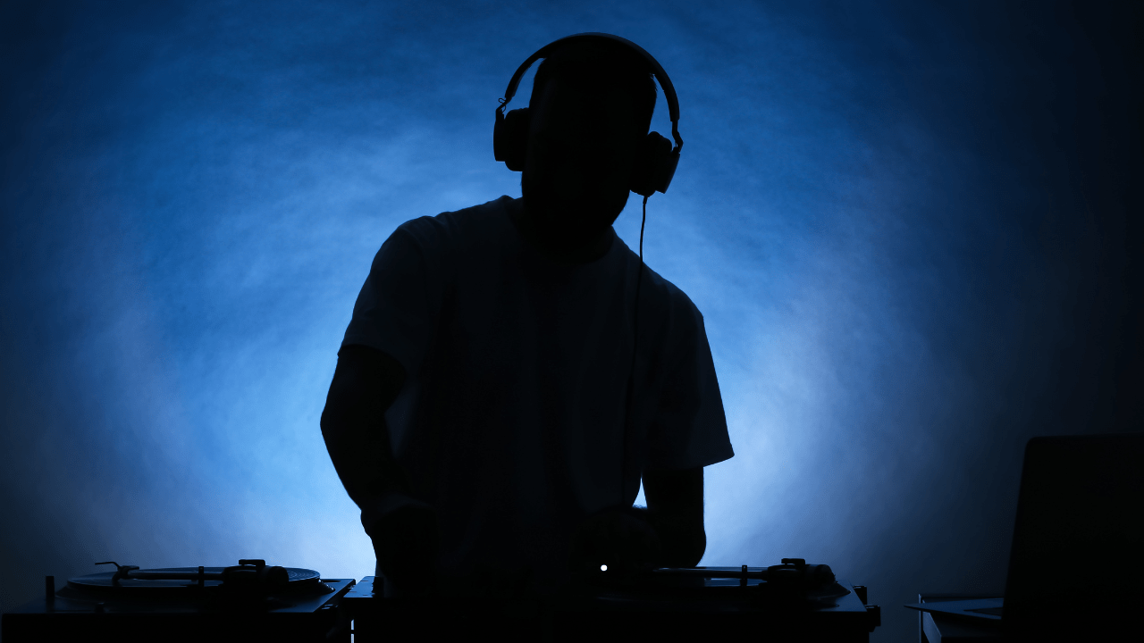 DJ
